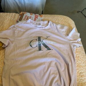 This shirt is so soft men's dl Calvin Klein soft pink in color xl